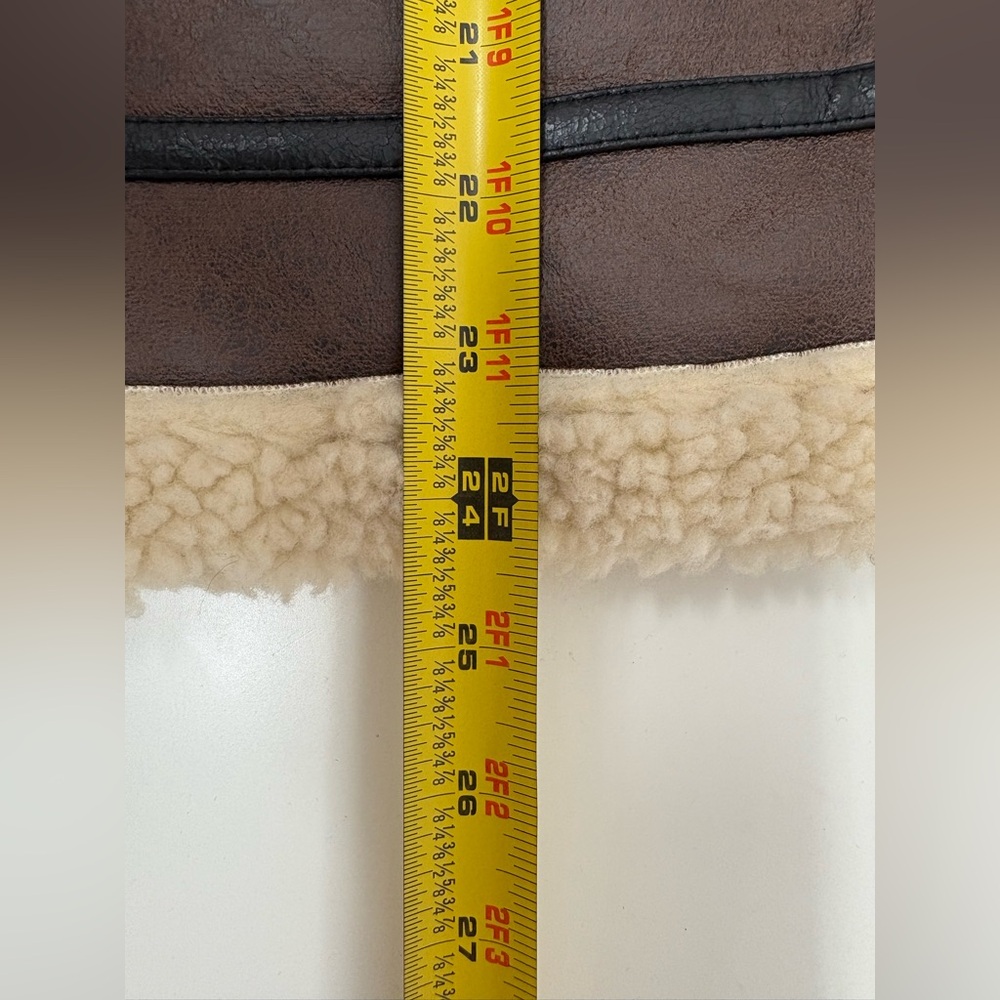 DIVIDED Faux Leather Sherpa Vest - Picture 11 of 13